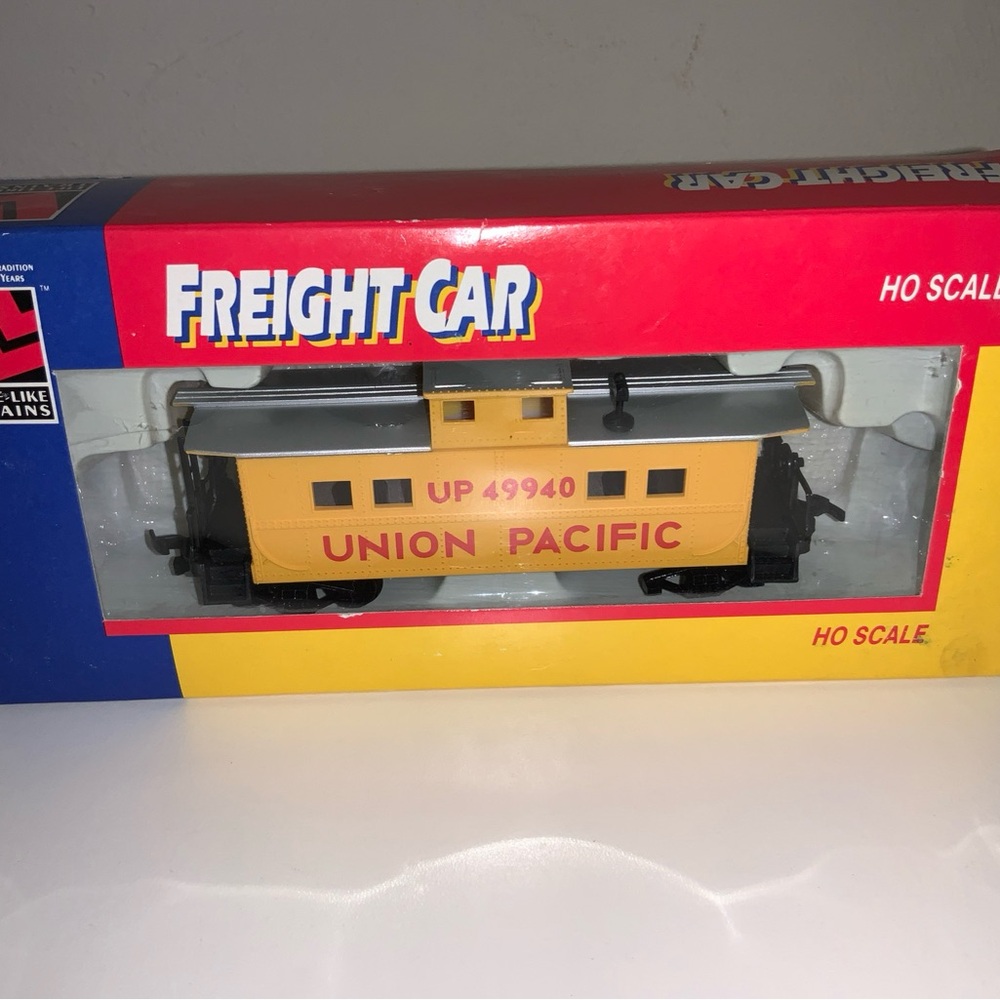 Life Like Trains 8534 Union Pacific Caboose Up Freight Car HO Scale Yellow 49940